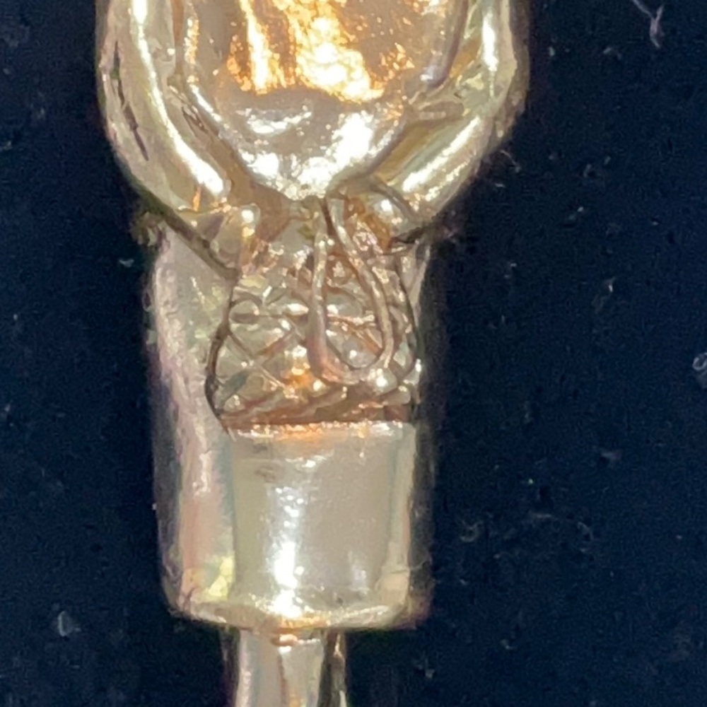 CHANEL Gold Pendant with Iconic CC Logo - Picture 7 of 10